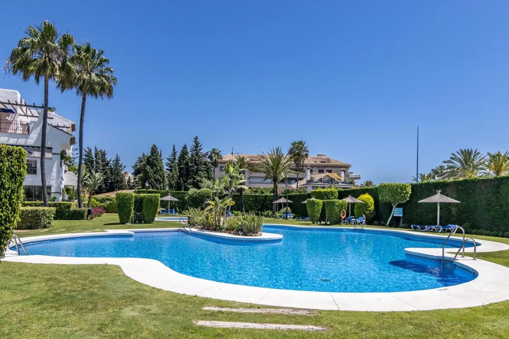 Beachfront Apartment With Parking San Pedro Alcantara Playa 5 Min Puerto Banus Spain