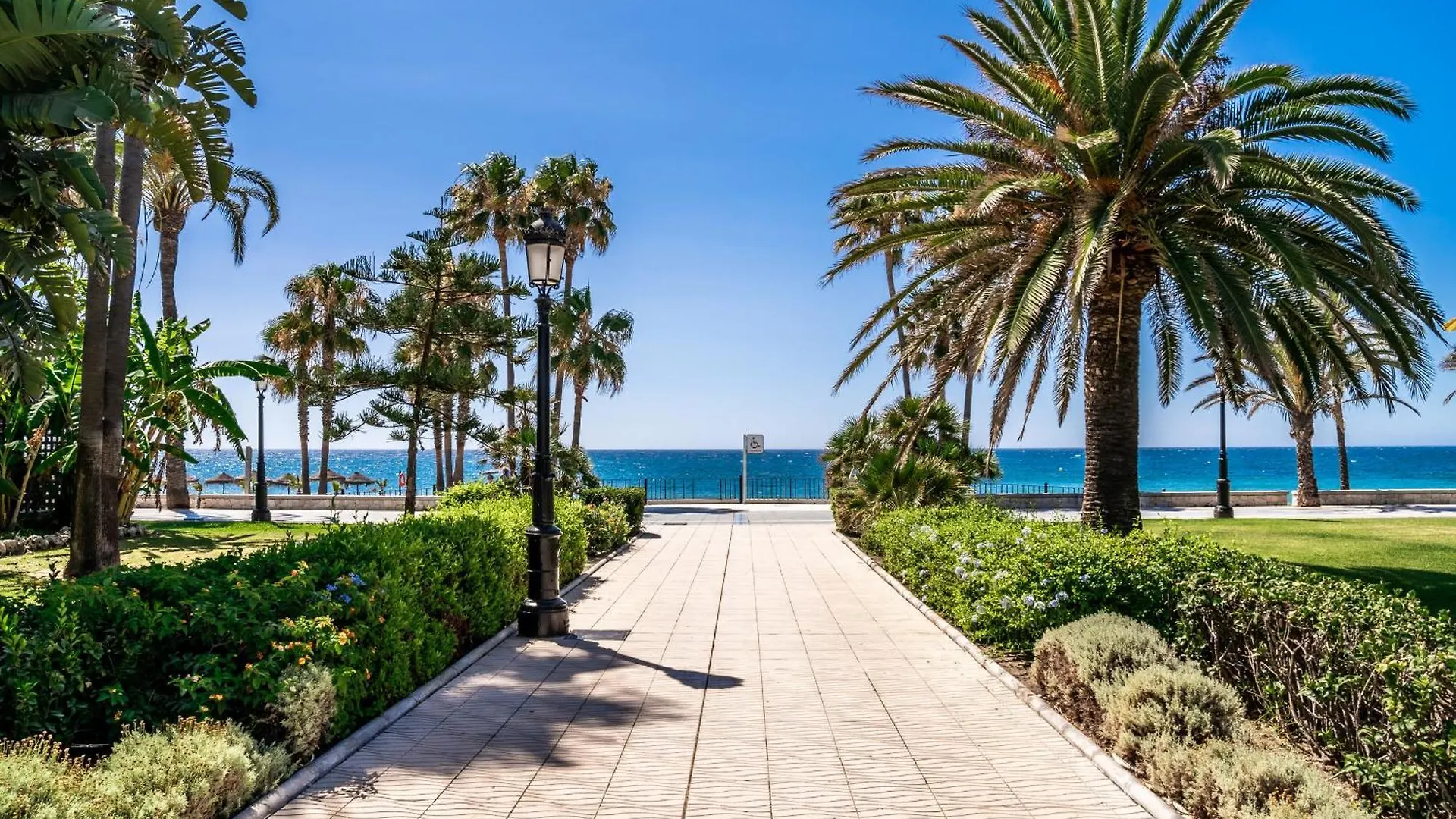 Beachfront Apartment With Parking San Pedro Alcantara Playa 5 Min Puerto Banus