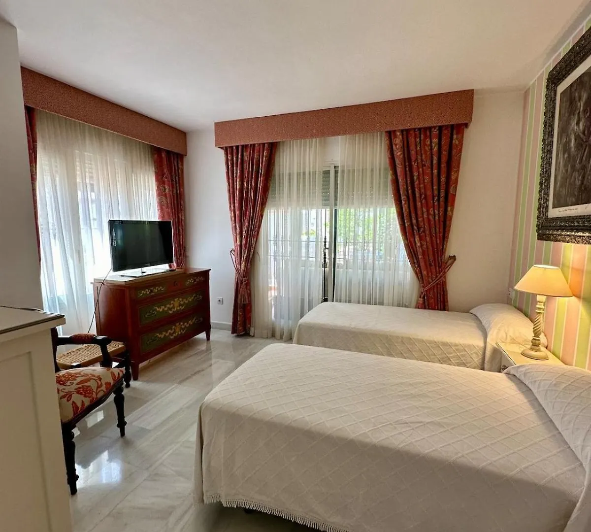 Beachfront Apartment With Parking San Pedro Alcantara Playa 5 Min Puerto Banus Marbella