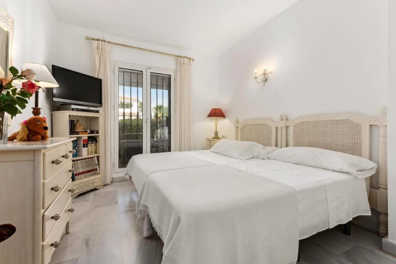 Beachfront Apartment With Parking San Pedro Alcantara Playa 5 Min Puerto Banus Marbella